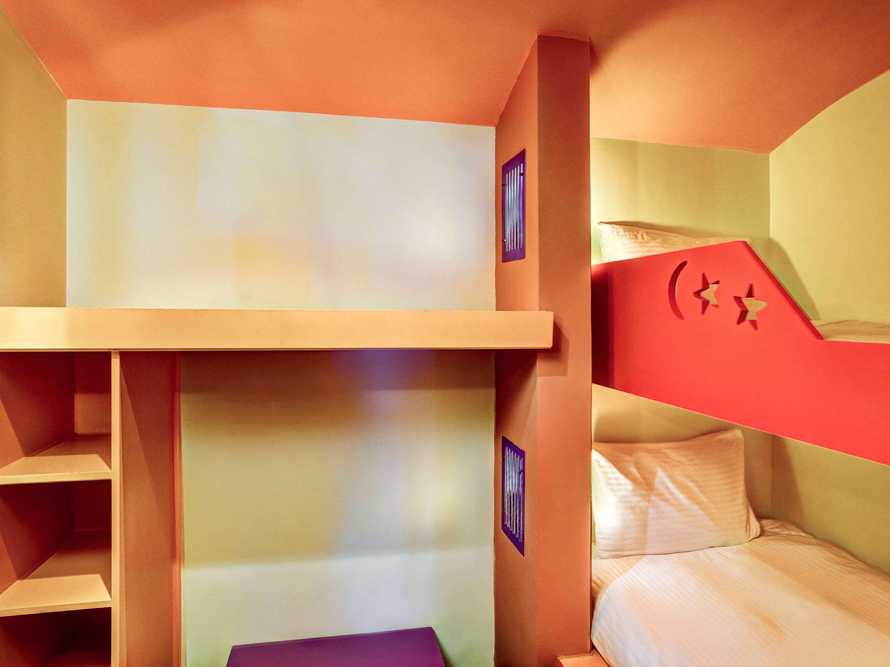 Hotel Novotel Sharm el Sheikh Esterno foto A typical room at the Ibis budget hotel in Paris