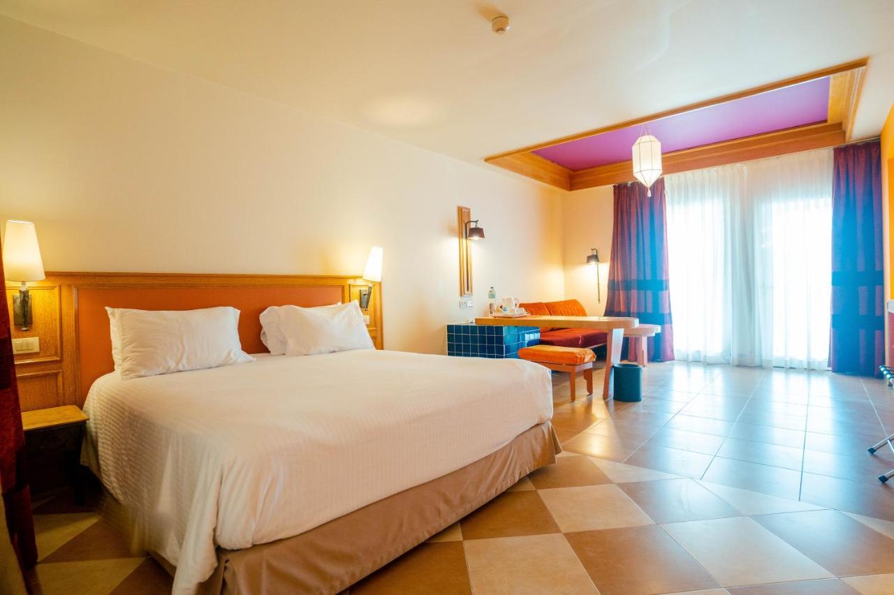 Hotel Novotel Sharm el Sheikh Esterno foto A room at the hotel