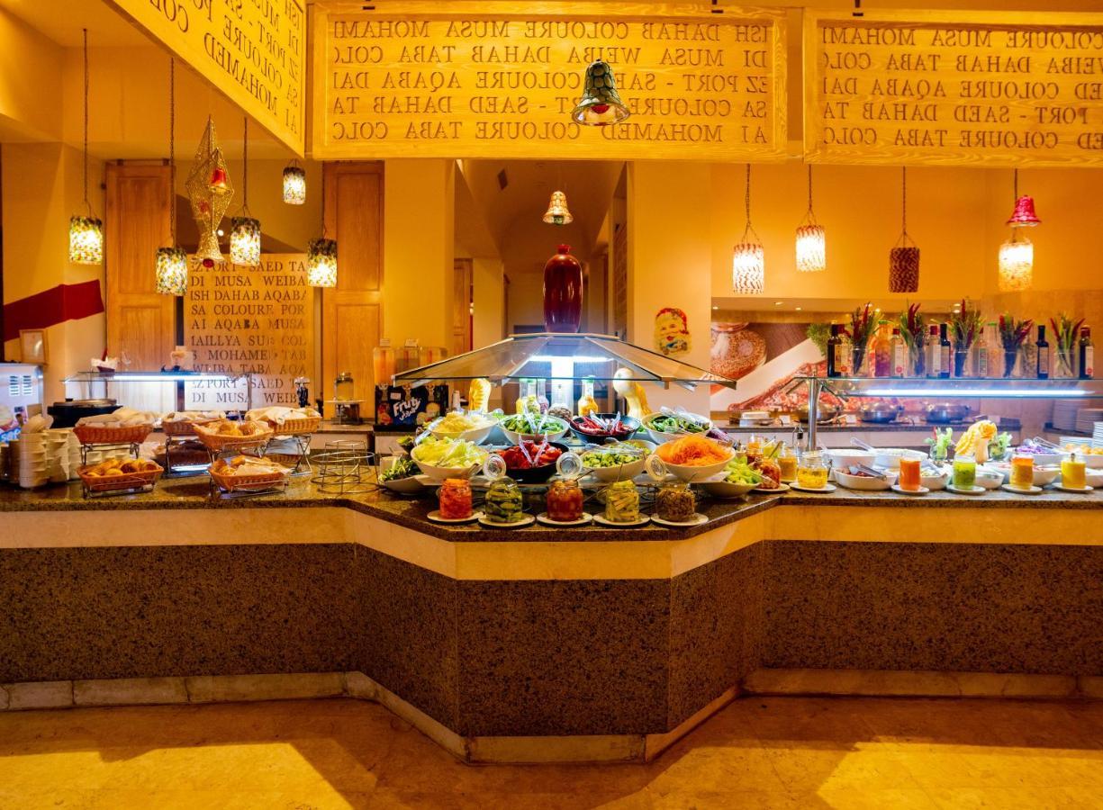 Hotel Novotel Sharm el Sheikh Esterno foto A salad bar