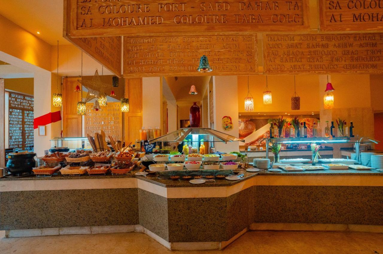 Hotel Novotel Sharm el Sheikh Esterno foto A buffet at a hotel