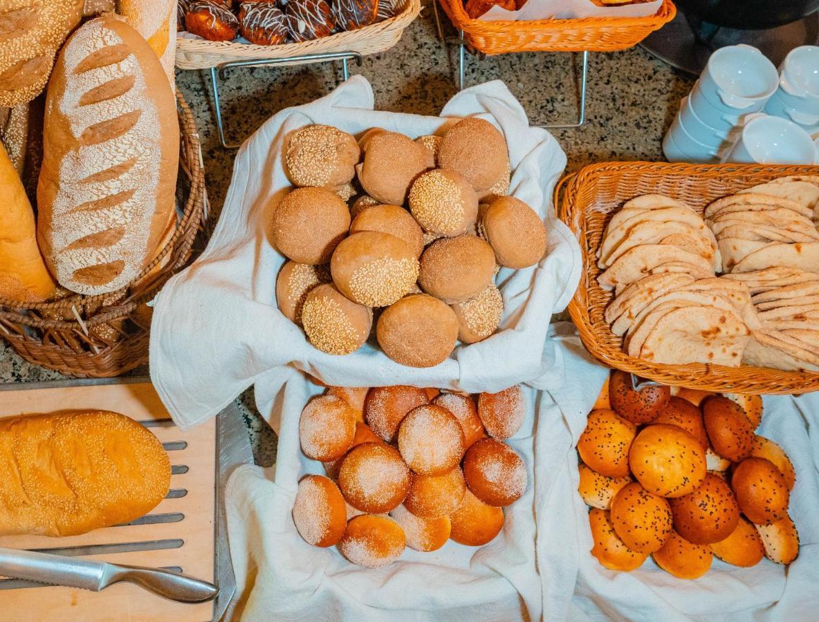 Hotel Novotel Sharm el Sheikh Esterno foto Buns and bread